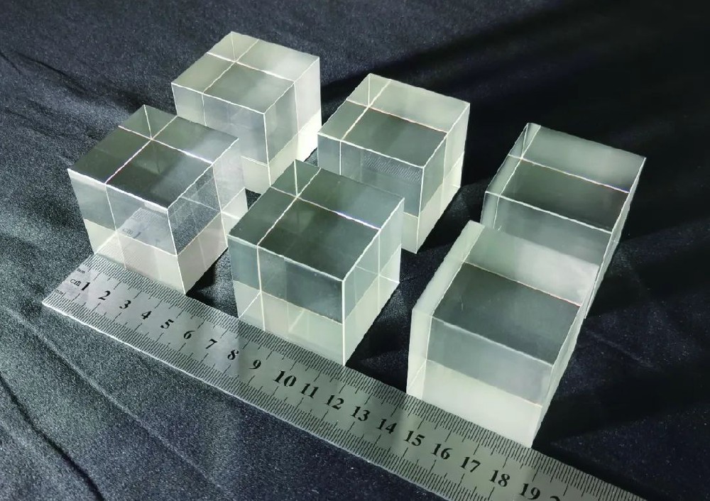 Development of lithium molybdate single crystal for low-temperature radiation calorimeter